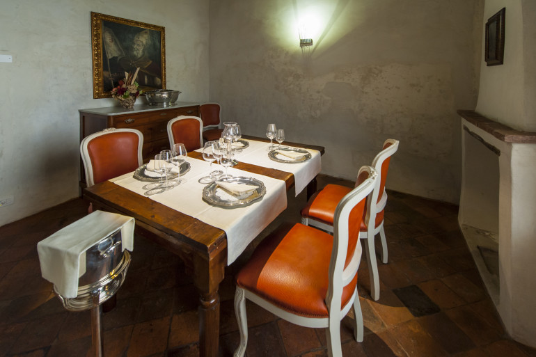 Convento dei Neveri,una celletta del ristorante 